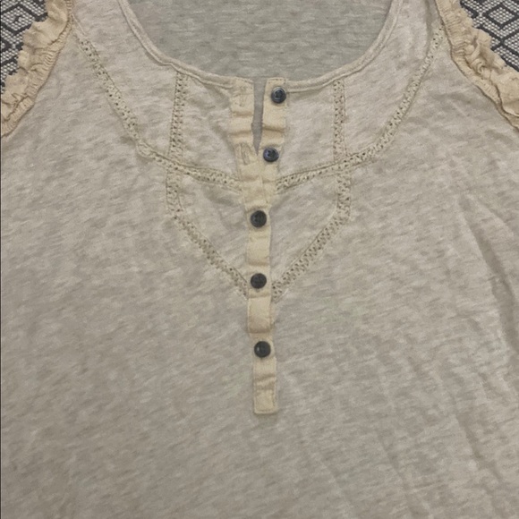 Gentle used Hi*Line Women's Cream Sleeveless Top size: XS - Picture 4 of 7